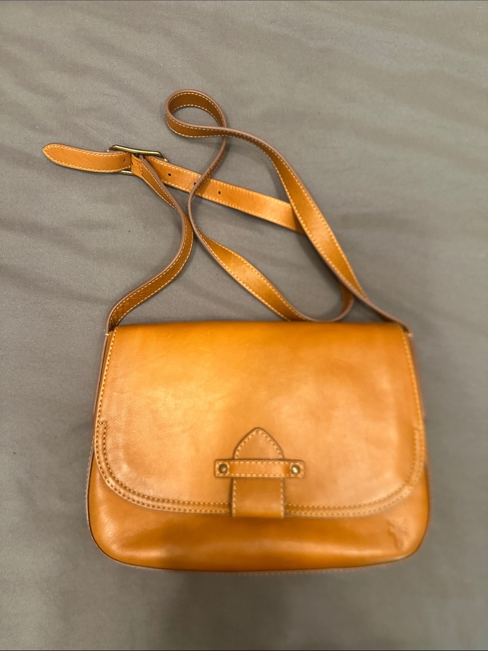NWT Frye Olivia Crossbody Bag (Tan)
